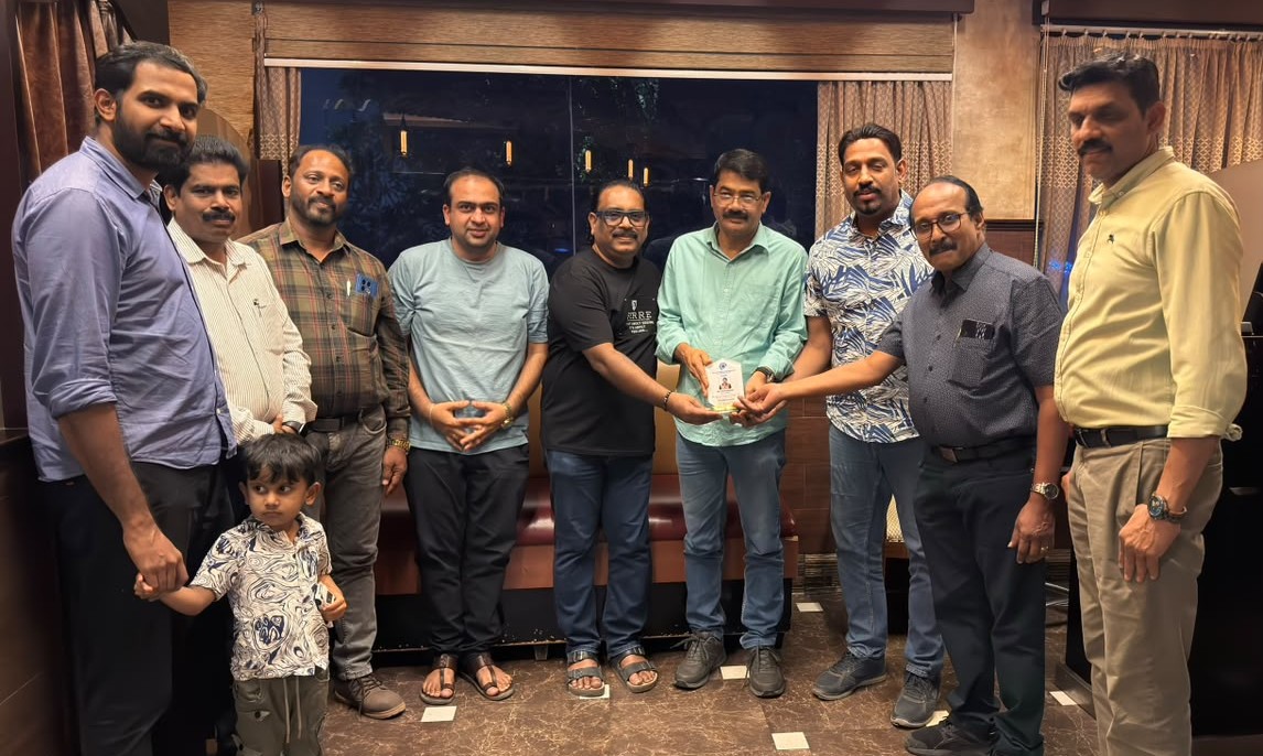 മൂന്ന് പതിറ്റാണ്ടിന്റെ പ്രവാസത്തിന് വിരാമമിട്ട് നാട്ടിലേക്ക് മടങ്ങുന്ന പങ്കജാക്ഷന് തൃശ്ശൂര്‍ ജില്ലാ സൗഹൃദവേദി യാത്രയയപ്പ്
