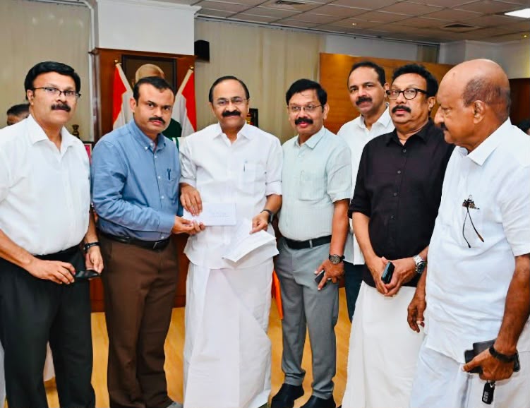 പ്രവാസി ക്ഷേമത്തിനും പുനരധിവാസത്തിനുമായി മുഖ്യമന്ത്രിക്ക് ഒ.ഐ.സി.സി. നിവേദനം