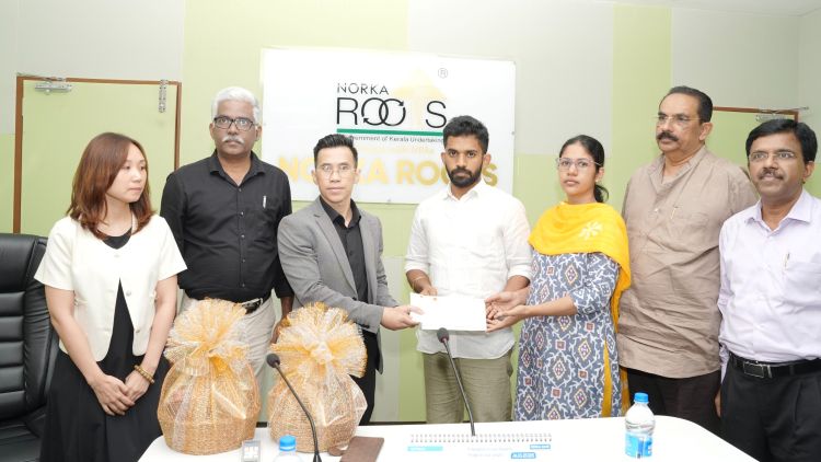 വിയറ്റ്‌നാം ബോട്ട് അപകടം: തോമസിന്റെ കുടുംബത്തിന് വിയറ്റ്‌നാം സര്‍ക്കാരിന്റെ സഹായധനം കൈമാറി