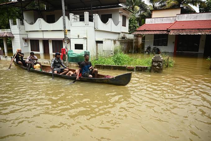  കേരളത്തില്‍ കനത്ത മഴ തുടരുന്നു; 10 ജില്ലകളില്‍ വിദ്യാഭ്യാസ സ്ഥാപനങ്ങള്‍ക്ക് ഇന്ന് അവധി; അബിന്‍ വര്‍ക്കി എംഎല്‍എയുടെ കാര്‍ അപകടത്തില്‍പ്പെട്ടു