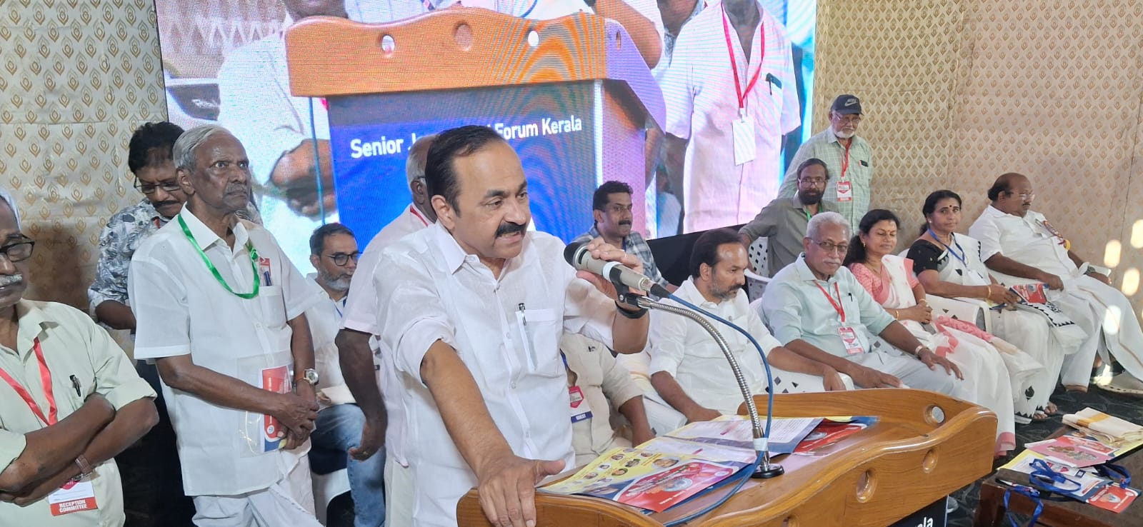 'ആകാശത്തു നിന്ന് വാർത്ത സൃഷ്ടിക്കുന്നു!' മാധ്യമ പ്രവർത്തകരുടെ പെൻഷൻ കൂട്ടും: മുഖ്യമന്ത്രി വി.ഡി. സതീശൻ