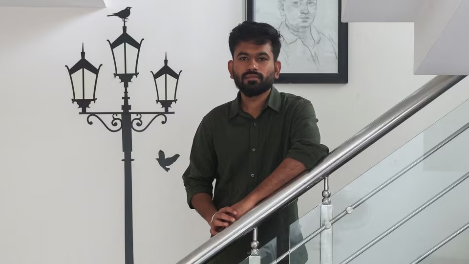 ഗ്രാമങ്ങളിലെ സര്‍ക്കാര്‍ സ്‌കൂളുകള്‍ മെച്ചപ്പെടുത്താന്‍ രാജ്യവ്യാപക പ്രചാരണവുമായി കോക്രോച്ച് ജനതാ പാര്‍ട്ടി