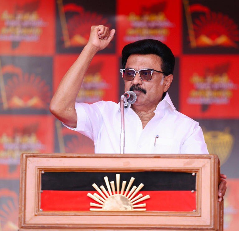 ഡി.എം.കെ എങ്ങോട്ട്? കരുനീക്കങ്ങള്‍ സജീവം 