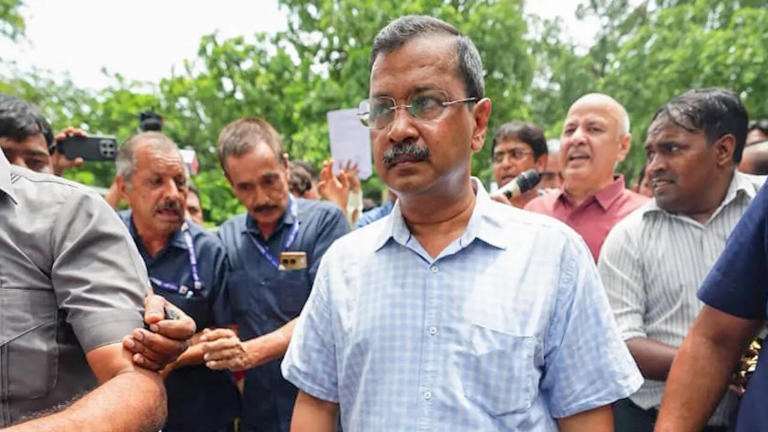 മൂന്നിലൊന്ന് പേരെയും നീക്കി ദല്‍ഹി വോട്ടര്‍ പട്ടിക, പരിഹസിച്ച് കേജ്‌രിവാള്‍