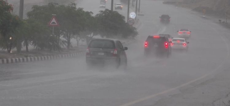 സൗദിയിലെ വിവിധ പ്രദേശങ്ങളില്‍ അതിശക്തമായ മഴയ്ക്കും പ്രളയത്തിനും സാധ്യത: റെഡ് അലര്‍ട്ട് പ്രഖ്യാപിച്ചു