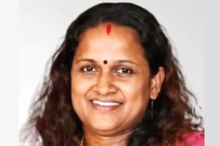 പത്തനംതിട്ട ലൈഫ് പദ്ധതി പണം തട്ടിപ്പ്: ഒളിവിലായിരുന്ന ഗ്രാമസേവികയെ വീട് വളഞ്ഞ് പോലീസ് പിടികൂടി