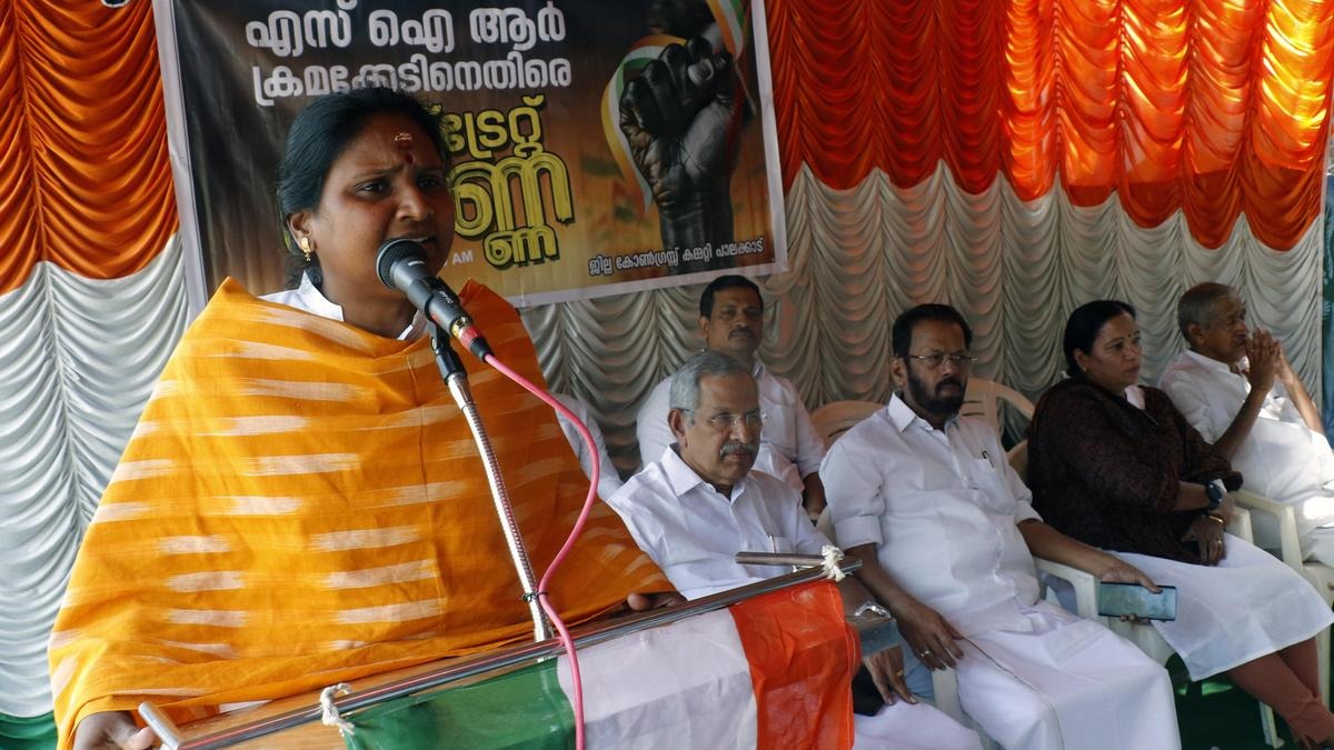 കോണ്‍ഗ്രസുകാര്‍ തമ്മില്‍ കൈയാങ്കളി, വനിതാ എം.എല്‍.എക്ക് പരിക്ക്