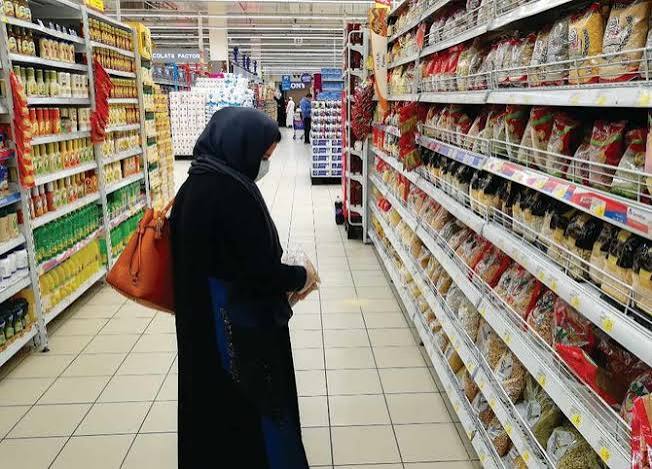  സൗദിയില്‍ ഉപഭോക്തൃ ചെലവഴിക്കലില്‍ വന്‍ വര്‍ധനവ്: കഴിഞ്ഞ ആഴ്ചയില്‍ 1,580 കോടി റിയാലിന്റെ ഇടപാടുകള്‍; ഹോട്ടല്‍, സ്വര്‍ണാഭരണ മേഖലകളില്‍ കുറവ്