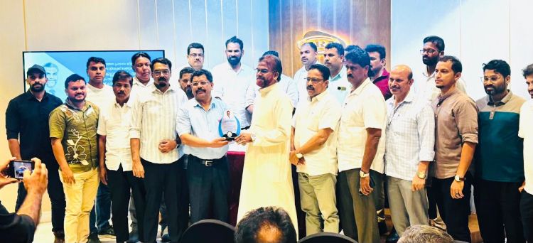 മൂന്നര പതിറ്റാണ്ടിന്റെ പ്രവാസം അവസാനിപ്പിച്ച് സലീം സഡാഫ്‌കോ നാട്ടിലേക്ക്