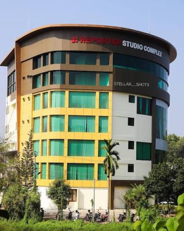  മെസ്സിയെ കേരളത്തിലെത്തിക്കുമെന്ന് വാഗ്ദാനം ചെയ്ത് തട്ടിപ്പ്: റിപ്പോര്‍ട്ട് ചാനല്‍ ഓഫീസ് ഉള്‍പ്പെടെ അഞ്ചിടങ്ങളില്‍ പൊലീസിന്റെ മിന്നല്‍ പരിശോധന