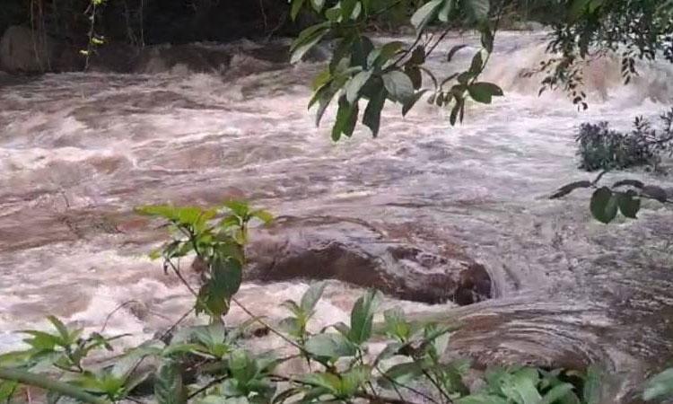 കേരളത്തില്‍ കനത്ത മഴയും മലവെള്ളപ്പാച്ചിലും മരണം ഒമ്പതായി; ആറ് ജില്ലകളില്‍ ഓറഞ്ച് അലര്‍ട്ട്; മലയോര മേഖലകളിലൂടെയുള്ള യാത്രകള്‍ ഒഴിവാക്കാന്‍ നിര്‍ദേശം