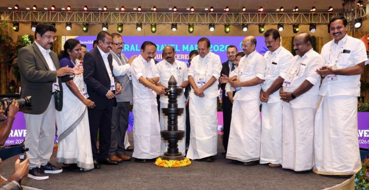 കേരള ട്രാവല്‍ മാര്‍ട്ടിന്  കൊച്ചിയില്‍ പ്രൗഢോജ്ജ്വല തുടക്കം; അഞ്ച് വര്‍ഷം കൊണ്ട് പത്തര കോടി ടൂറിസ്റ്റുകള്‍ ലക്ഷ്യം -മുഖ്യമന്ത്രി