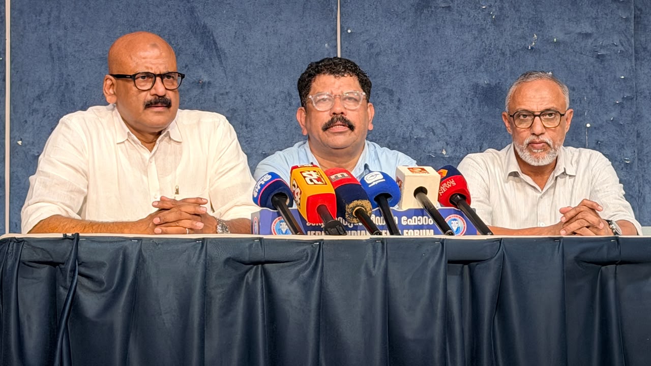 വിദ്യാഭ്യാസ-ആരോഗ്യരംഗത്ത് കൂടുതല്‍ സഹായം പ്രഖ്യാപിച്ച്  കെ.എം.സി.സി കാരുണ്യഹസ്തം കുടുംബസുരക്ഷാപദ്ധതി  