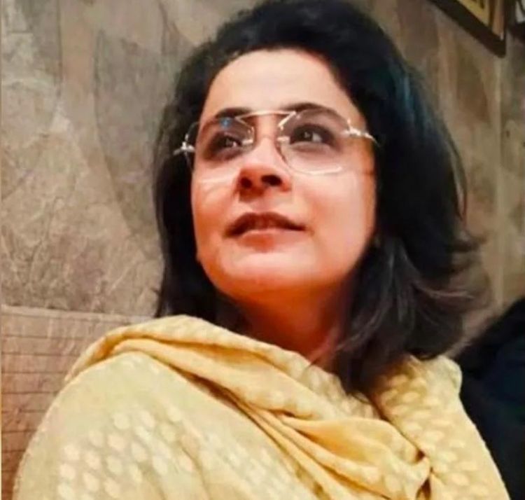 എ.എ.പി വക്താവ് പ്രിയങ്ക രാജി വെച്ച് കോണ്‍ഗ്രസില്‍