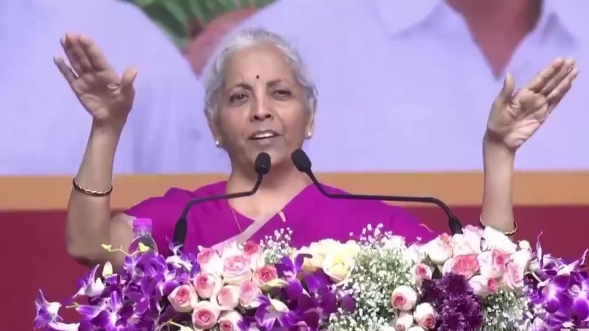 കേന്ദ്ര മന്ത്രി നിര്‍മല സംസാരിക്കുന്നതിനിടെ ബഹളം, ആന്ധ്രയില്‍ രാഷ്ട്രീയ വിവാദം