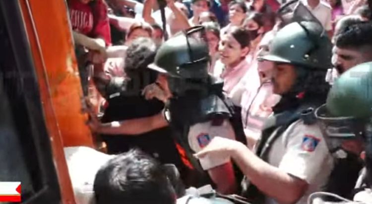 തുറന്ന ജയിലായി ദല്‍ഹി, സംഘര്‍ഷം അതിരൂക്ഷം, പ്രക്ഷോഭകൊടുങ്കാറ്റ്