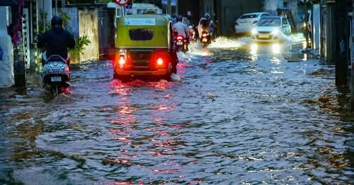 കനത്ത മഴ; കല്ലാര്‍ ഡാമിന്റെ  ഷട്ടറുകള്‍ തുറക്കും, മൂന്നാര്‍  പാതയില്‍ ഗതാഗത നിരോധനം