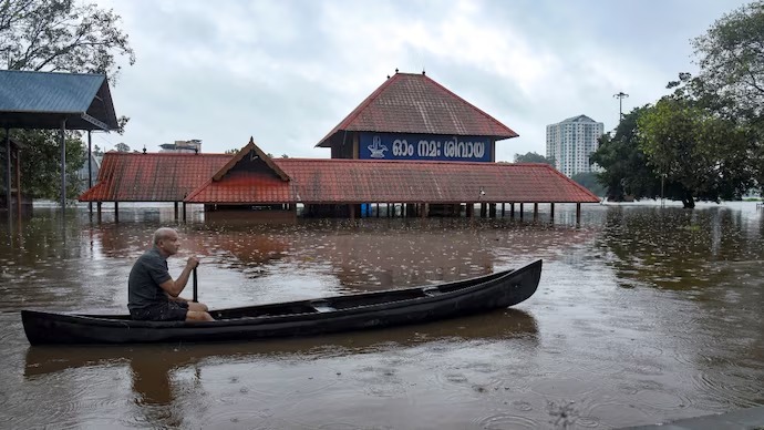 അതിതീവ്രമഴയ്ക്ക് സാധ്യത;  അഞ്ച് ജില്ലകളില്‍ റെഡ് അലര്‍ട്ട്