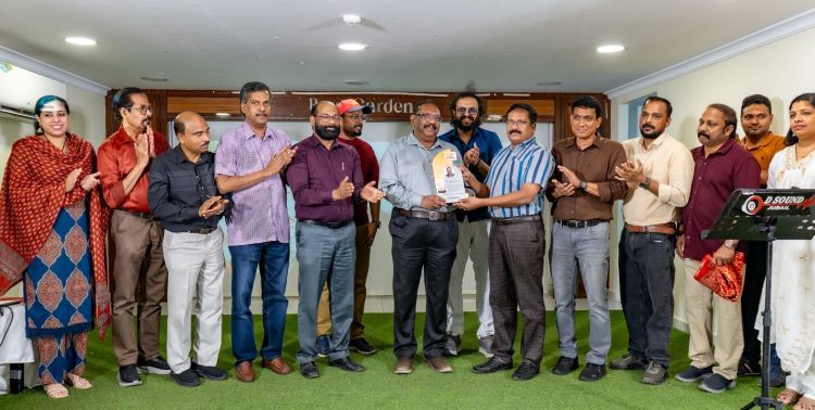 പ്രദീപ് കാറളത്തെ ദമ്മാം ഇന്‍ഫ്‌ലുവന്‍സേഴ്‌സ് ഫോറം ആദരിച്ചു