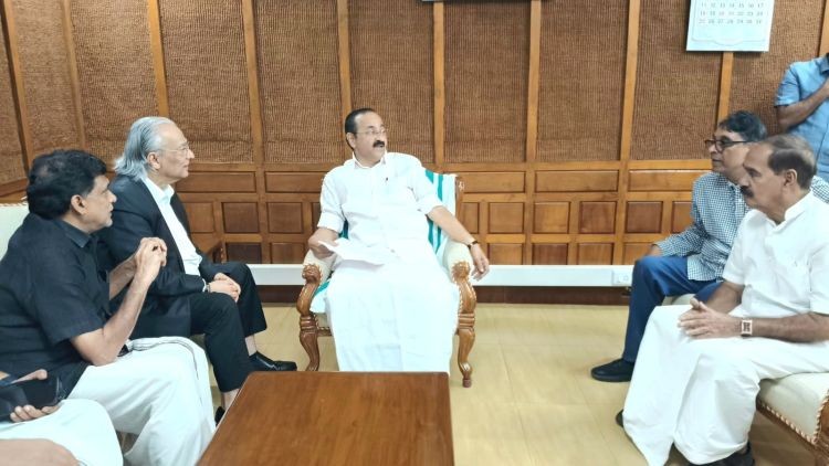   പ്രവാസി ഗ്ലോബല്‍ ഉച്ചകോടി ജനുവരി 2-ന് കോഴിക്കോട്ട്: വേള്‍ഡ് കെ.എം.സി.സി നേതാക്കള്‍ മുഖ്യമന്ത്രിയുമായി ചര്‍ച്ച നടത്തി